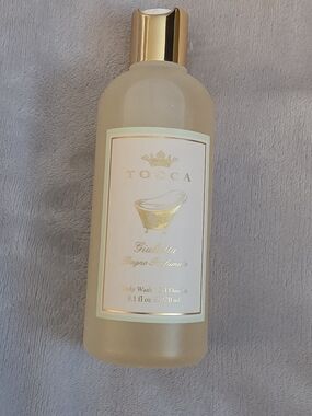 NWOT- Tocca Giulietta Body Wash in Pale Gold Bottle